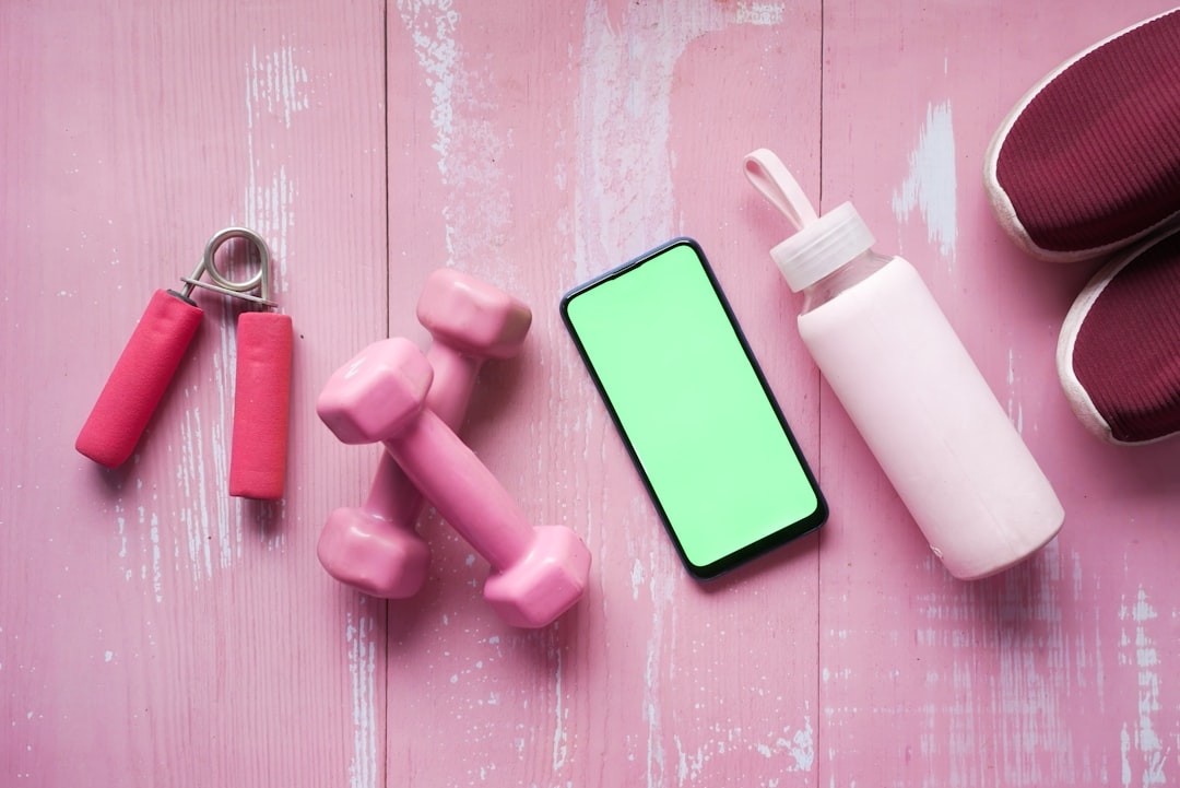 Weekly planner aligning exercise and eating habits with meals and workouts